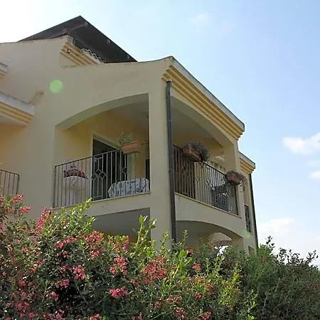 Palmas Dorada Bed & Breakfast Olmedo